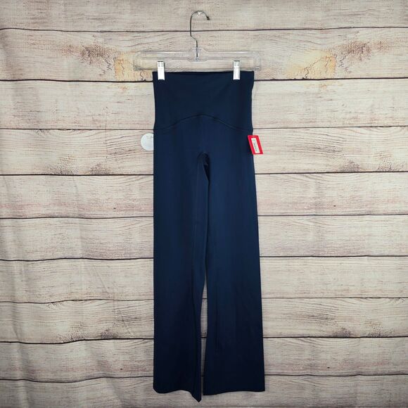 SPANXshape Booty Boost Flare Leggings Yoga Pants Navy NWT XS Petite - Picture 1 of 9